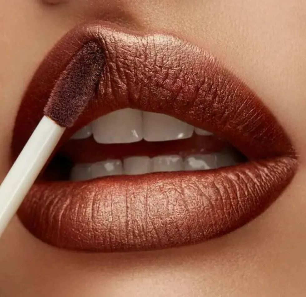 KIKO Milano Metal Liquid Lip Colour mocno kryjąca metaliczna pomadka w płynie 04 Bronze 6.5ml